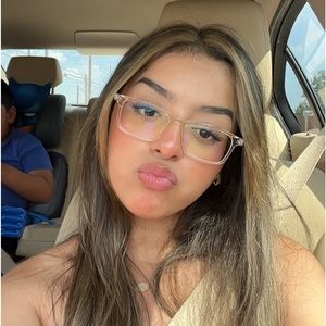 Meet your Posher, Alayna